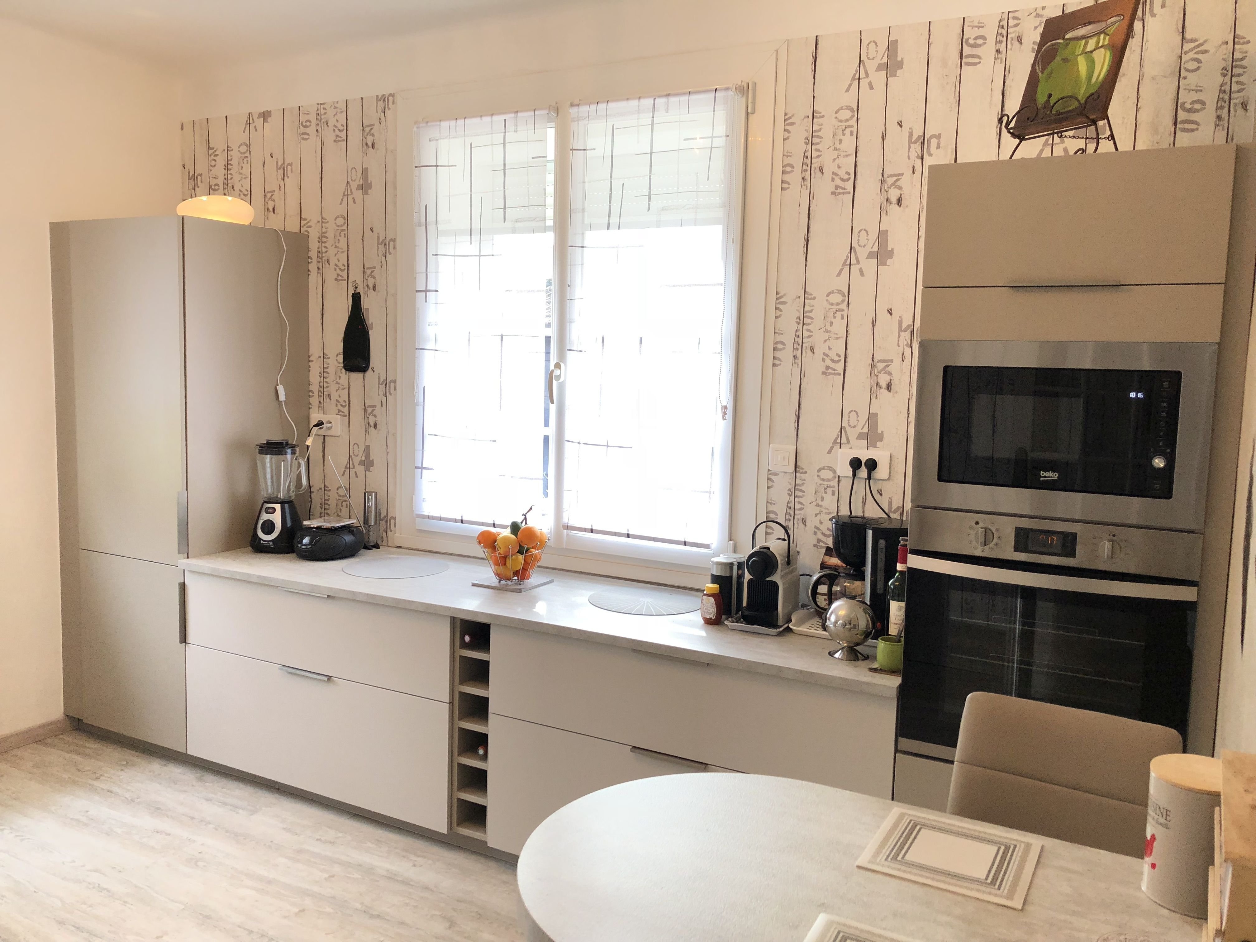 une-magnifique-cuisine-lumineuse-et-fonctionnelle-une-cuisine-equipee-par-socooc-ales