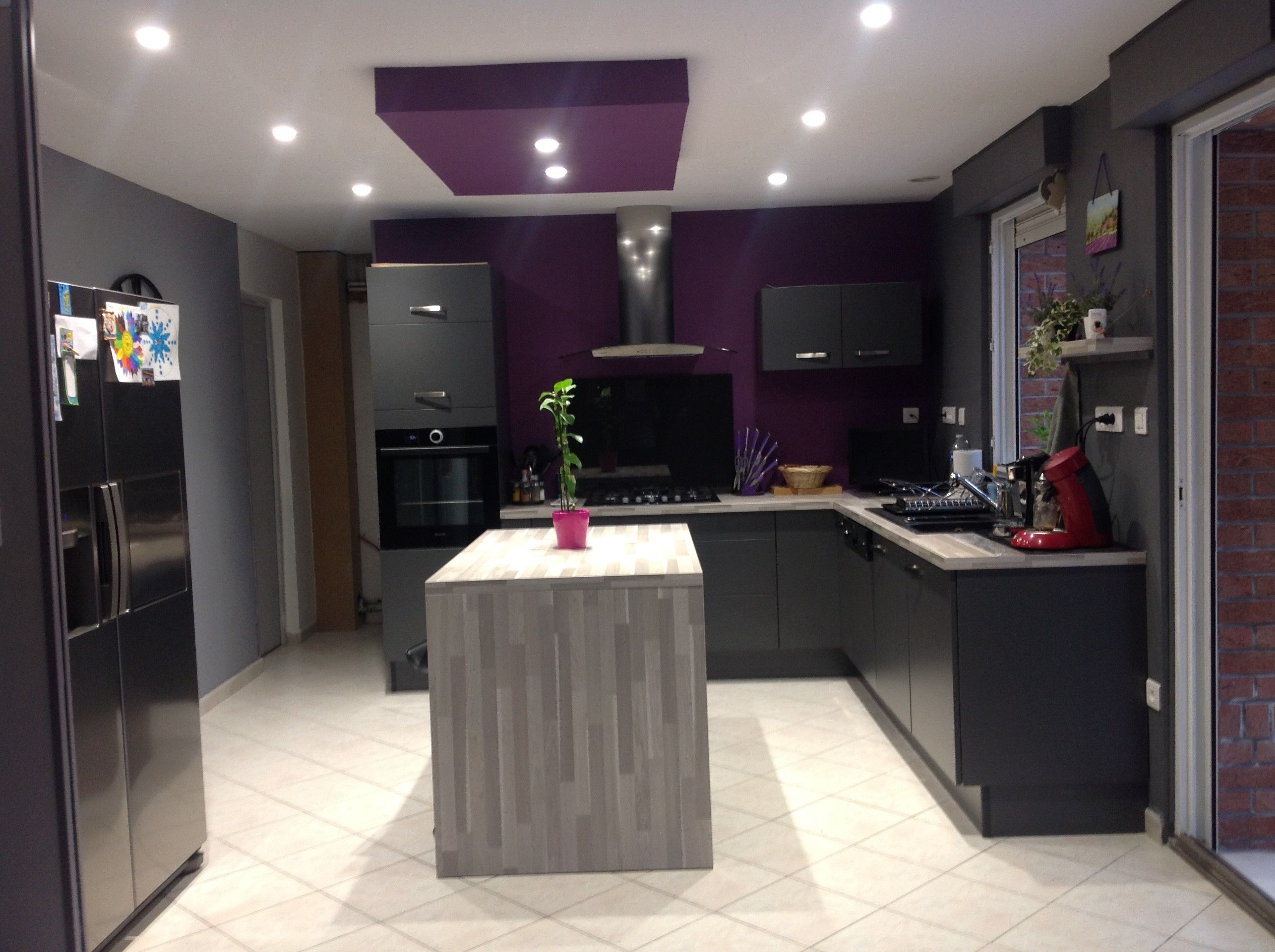 tres-belle-cuisine-avec-ilot-central-une-cuisine-equipee-par-socooc-lens