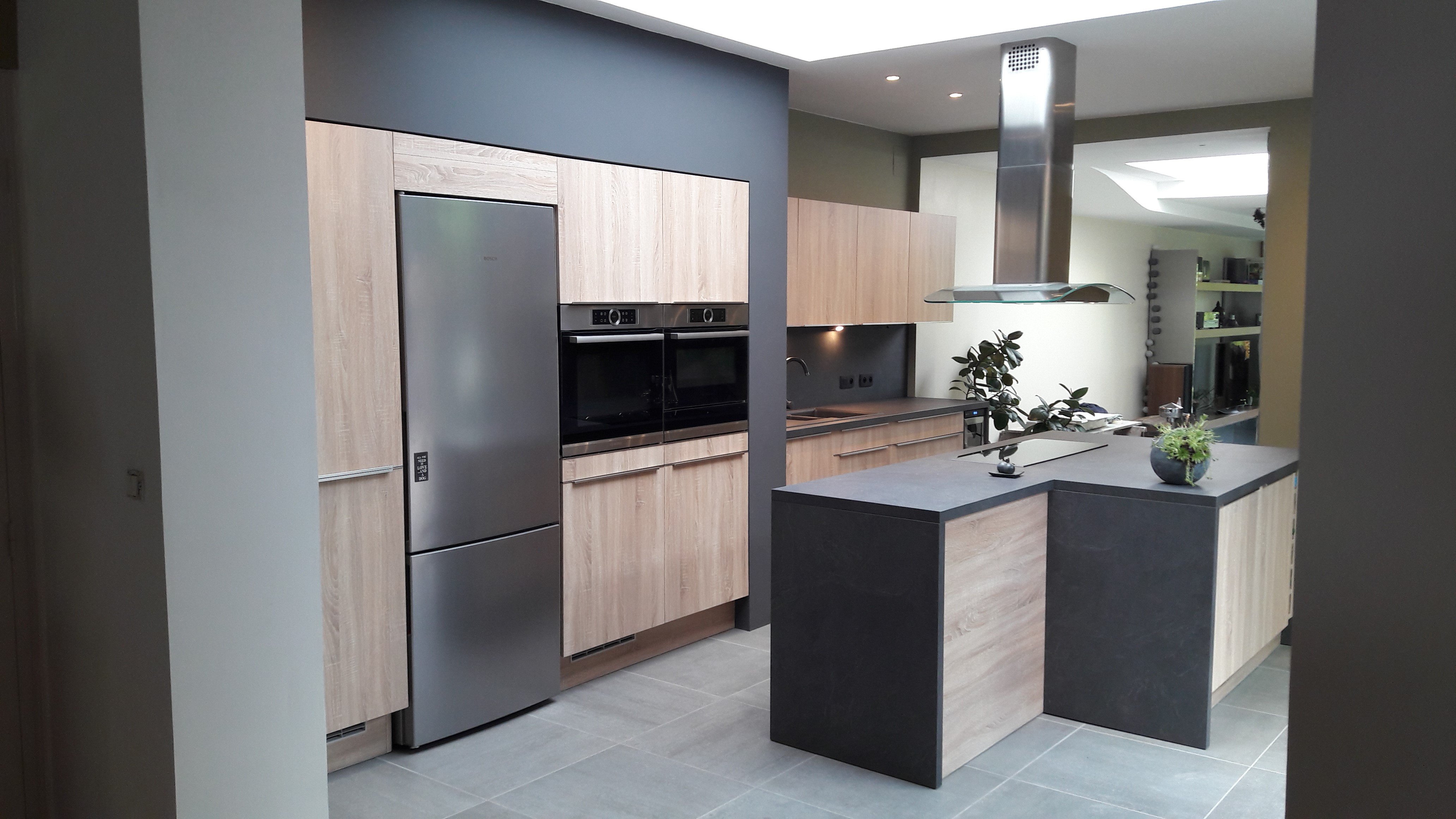 grande-cuisine-equipee-avec-ilot-central-une-cuisine-equipee-par-socooc-lens