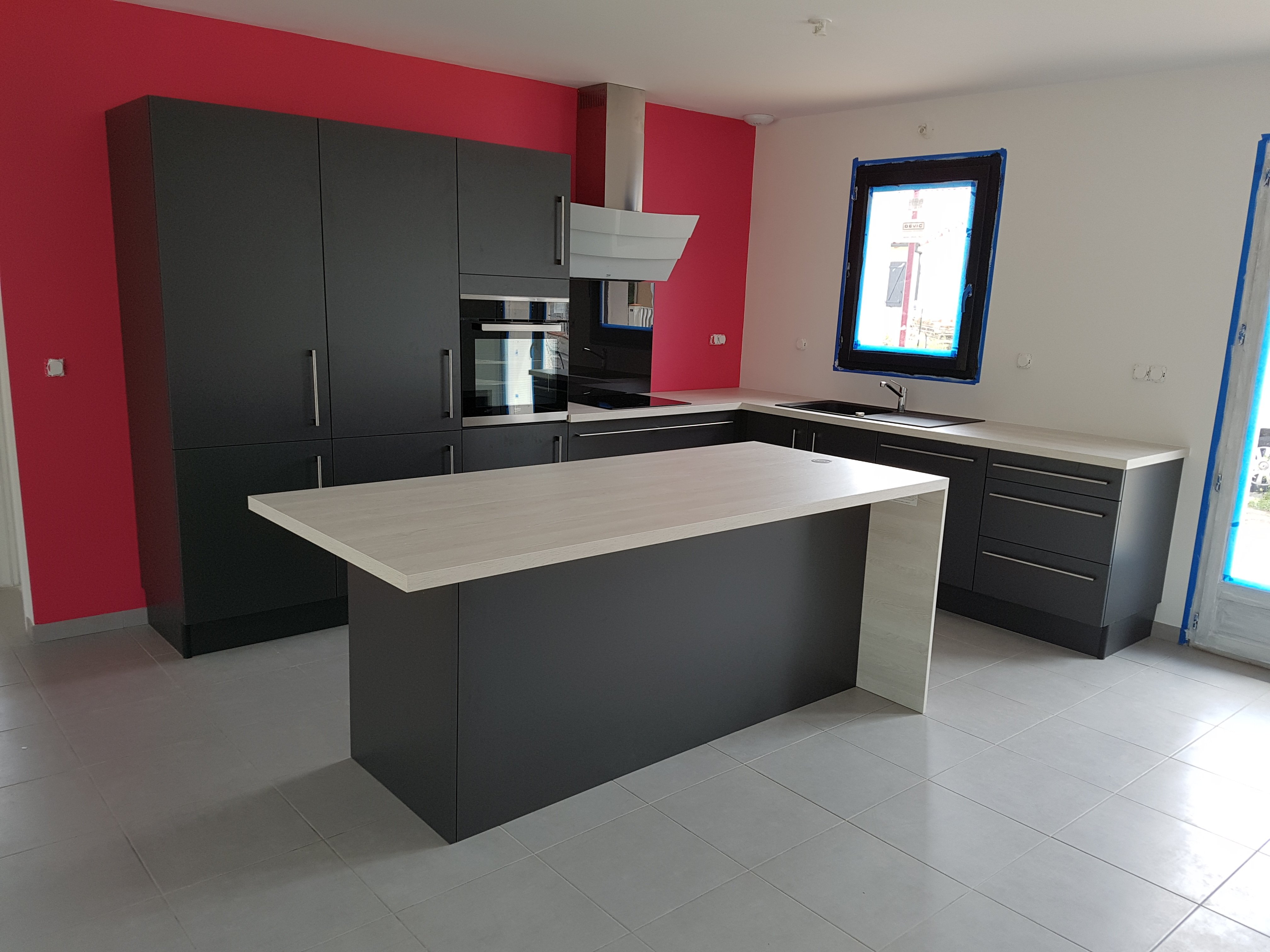 cuisine-avec-grand-ilot-une-cuisine-equipee-par-socooc-montauban