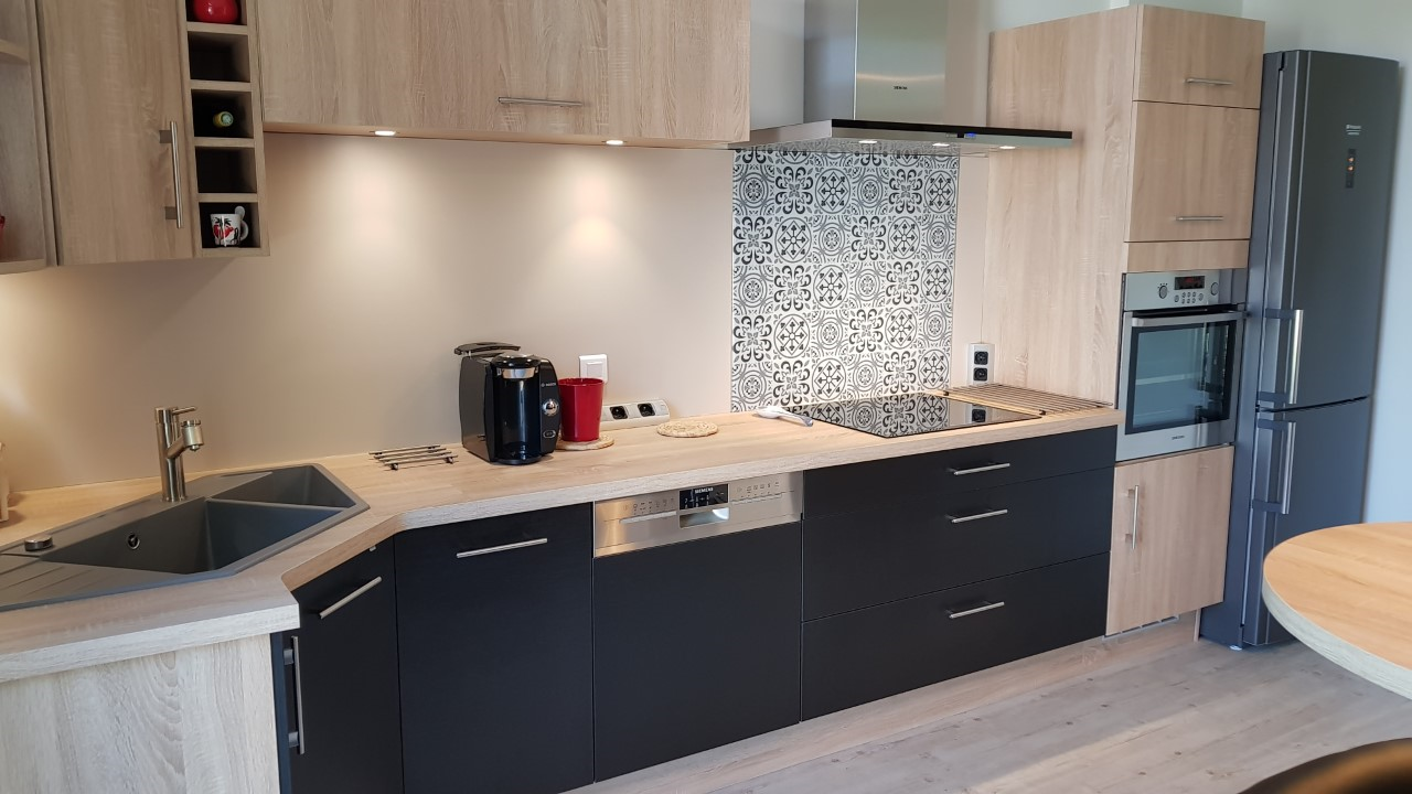 la-cuisine-chaleureuse-de-dominique-et-fabienne-une-cuisine-equipee-par-socooc-ste-genevieve-des