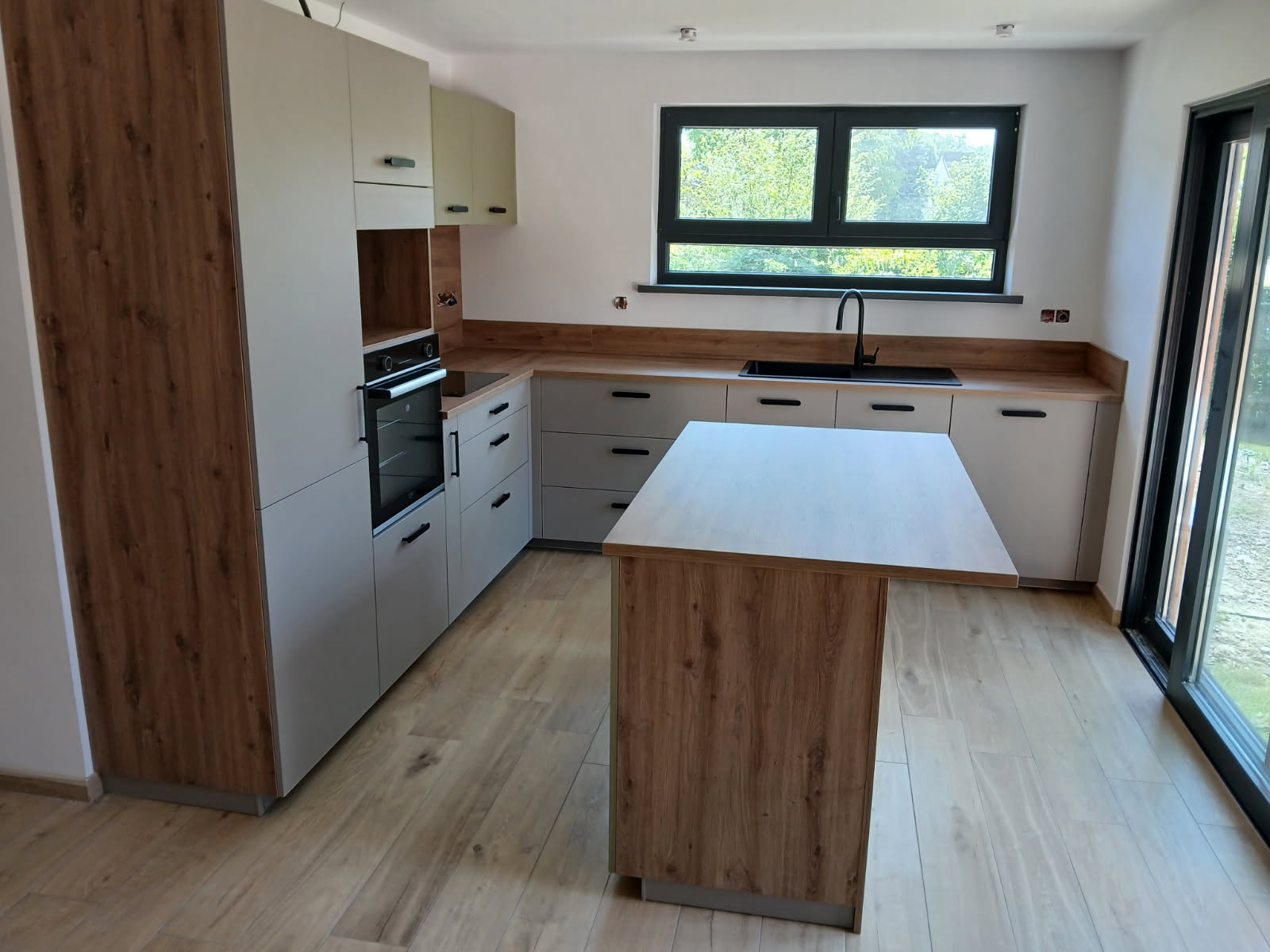 2390158303583189224_0