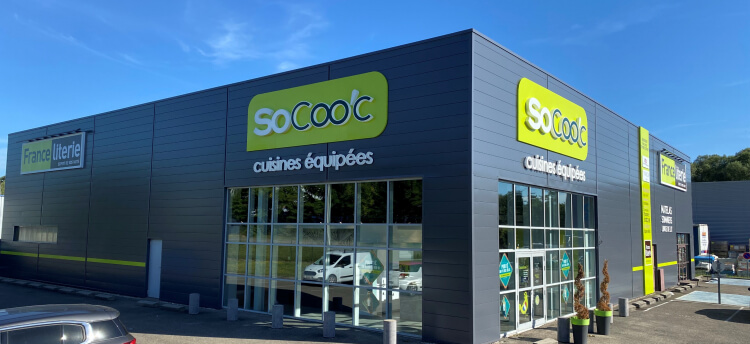 bandeau_magasin_gauche-socooc-cuisines-equipees-facade-bourgoin_0