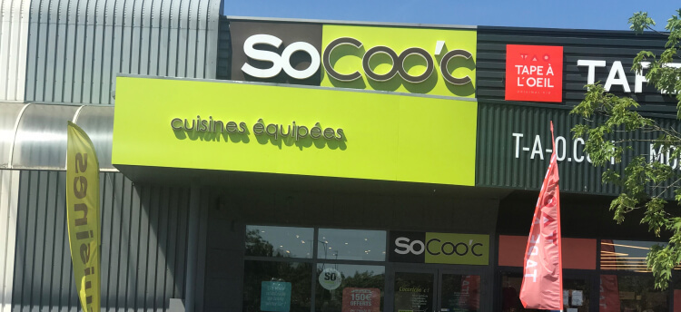 bandeau_magasin_gauche-socooc-cuisines-equipees-facade-le-mans