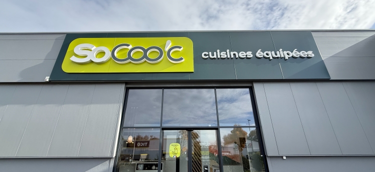 bandeau_magasin_gauche-socooc-cuisines-equipees-facade-4