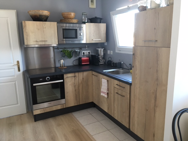 cuisine-chaleureuse-bois-et-ardoise-une-cuisine-equipee-par-socooc-lille-englos