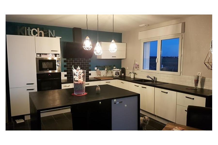 cuisine-blanc-et-noir-une-cuisine-equipee-par-socooc-evreux