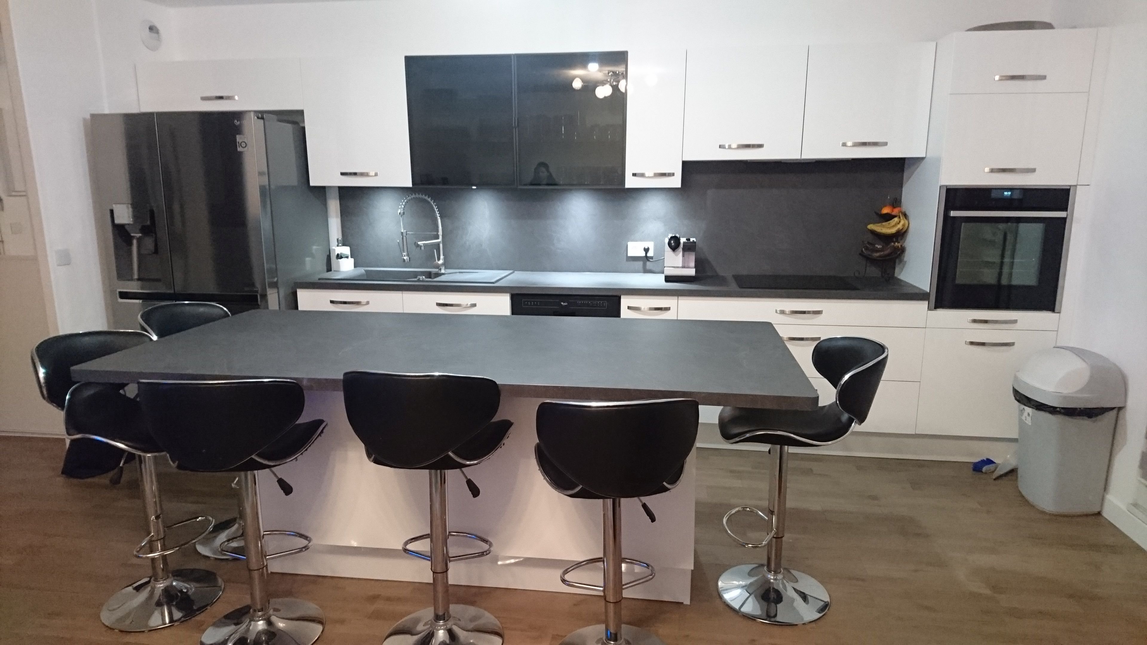 cuisine-muse-blanc-brillant-une-cuisine-equipee-par-socooc-ormesson