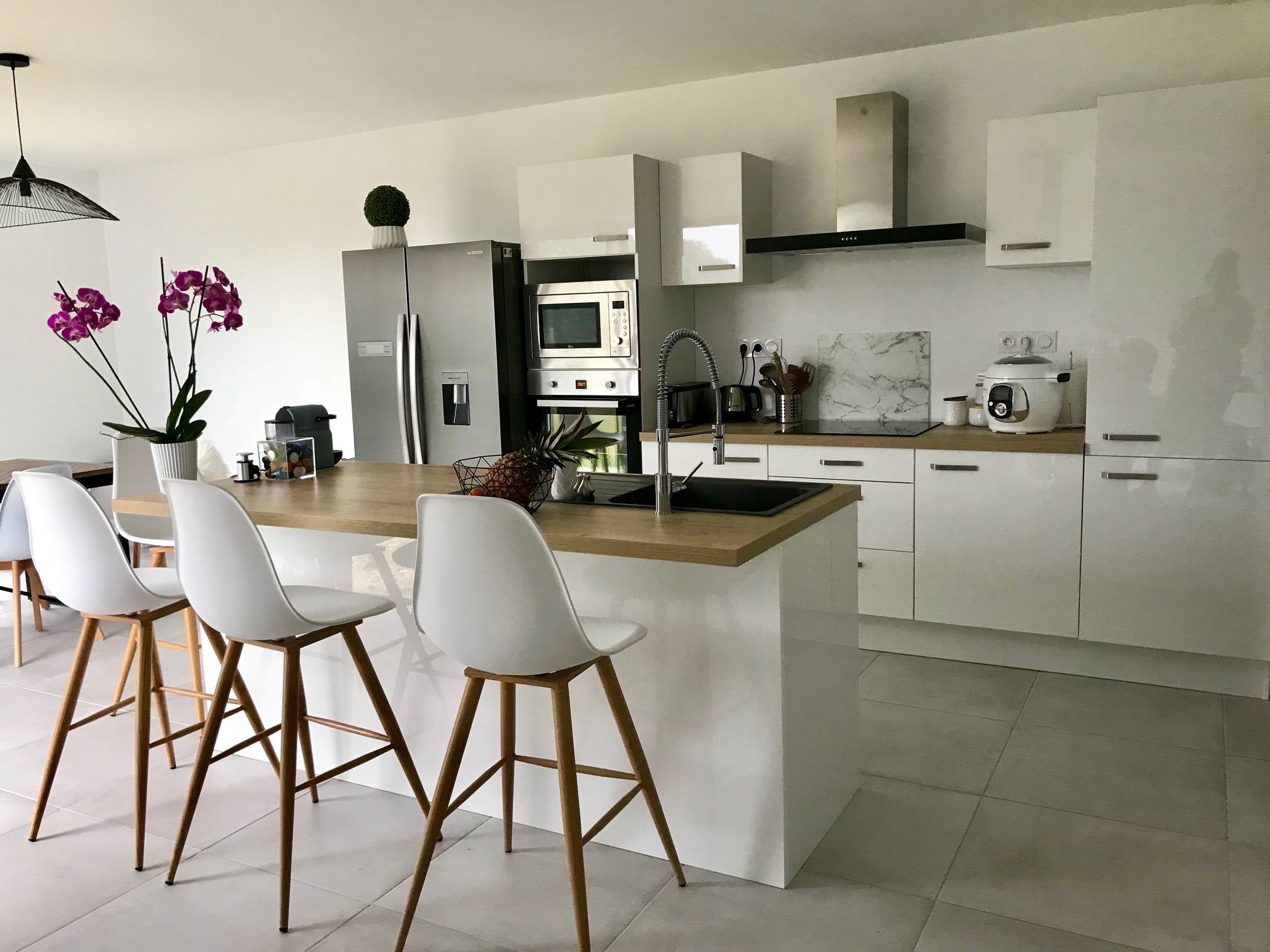 un-peu-de-convivialite-une-cuisine-equipee-par-socooc-la-rochelle