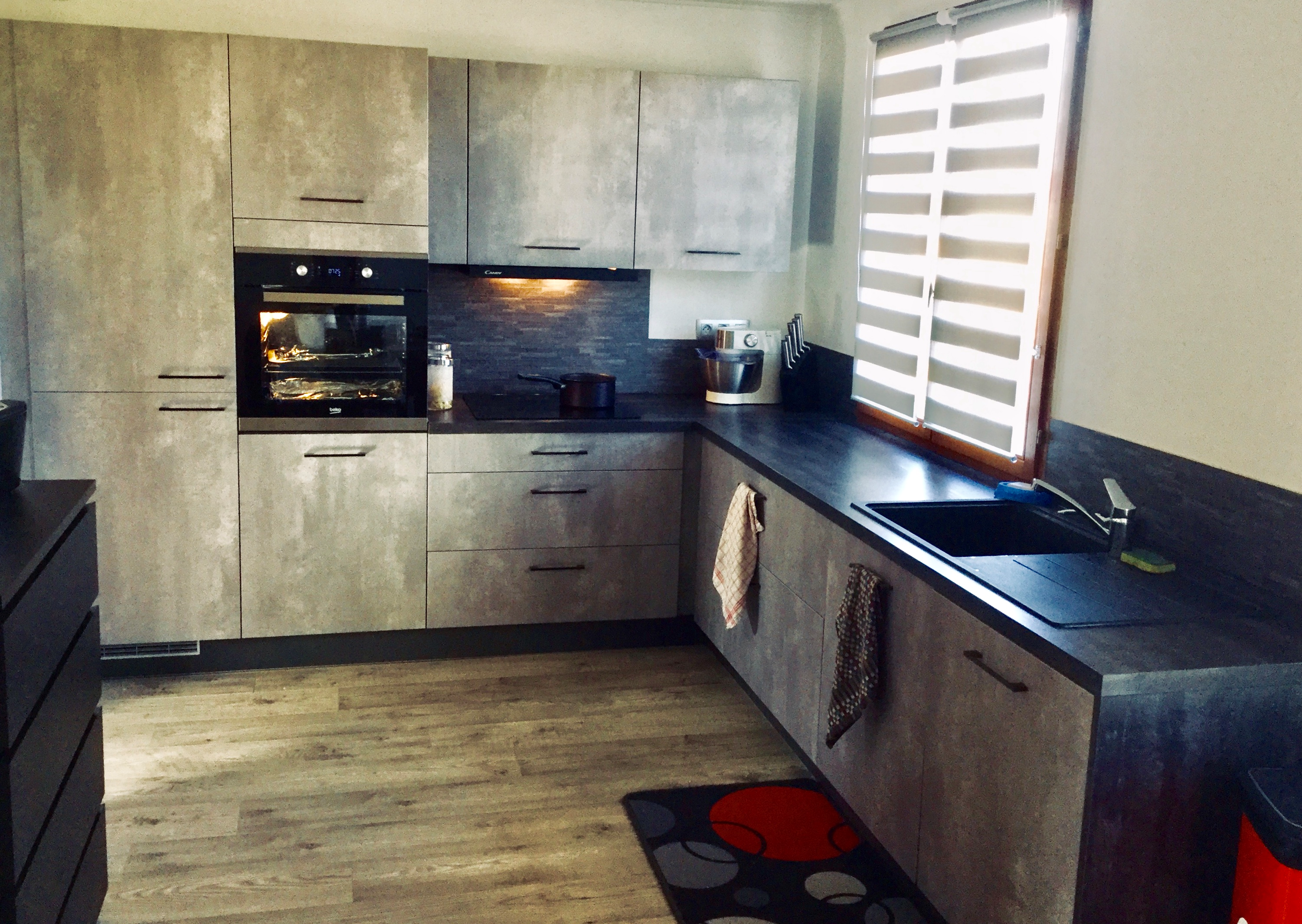 cuisine-resolument-moderne-avec-ses-facades-cimento-une-cuisine-equipee-par-socooc-colmar