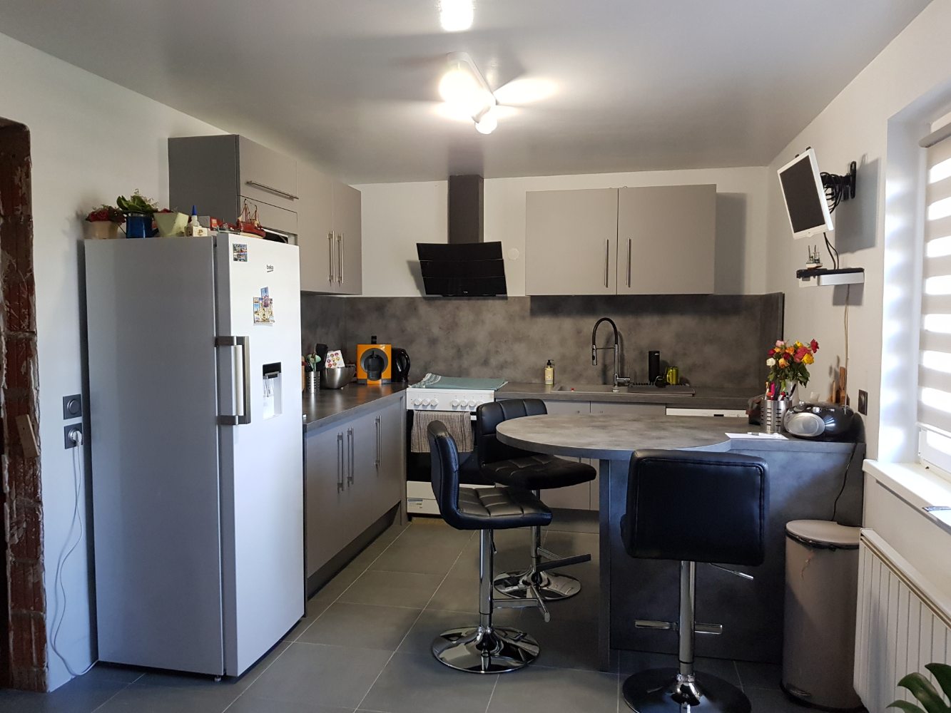 cuisine-gris-fusain-une-cuisine-equipee-par-socooc-strasbourg