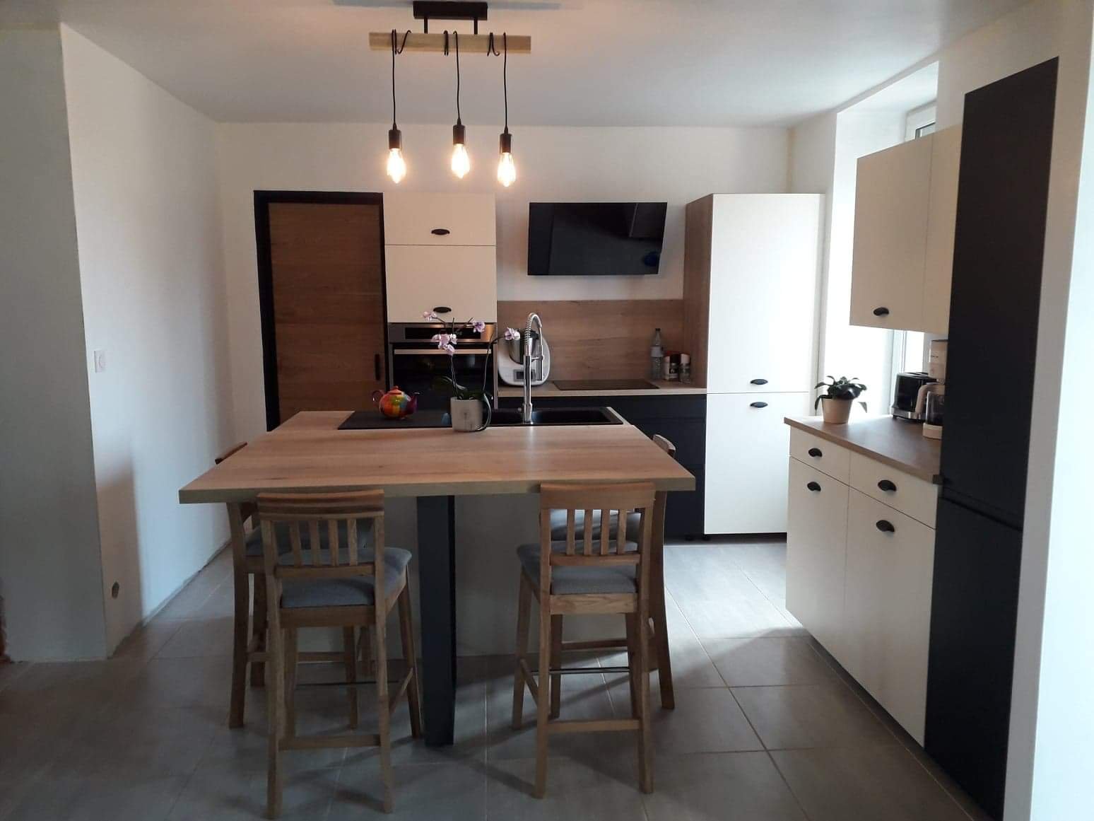 received_1198149987015938%20%281%29