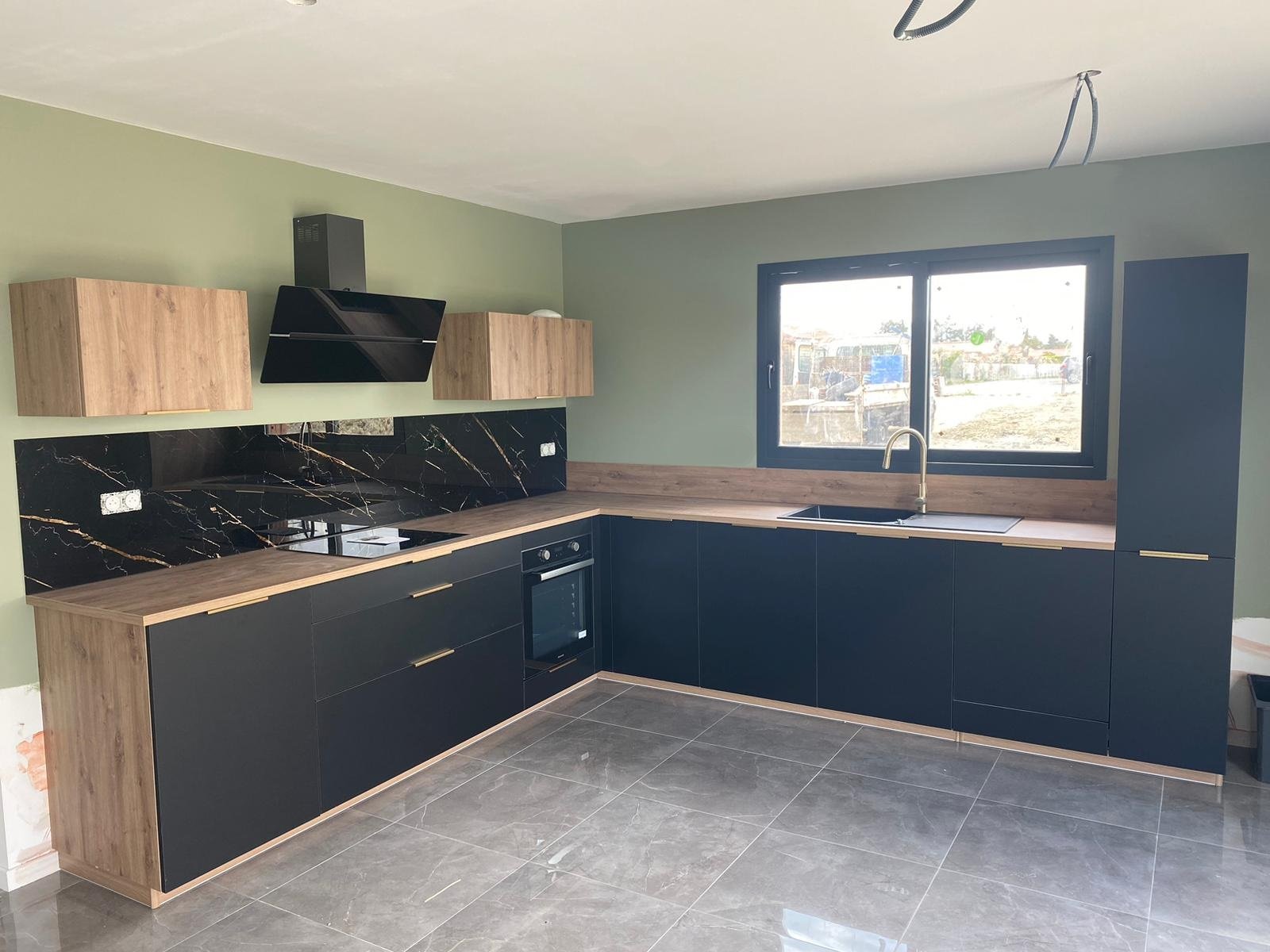 noir%20vernis%20mat%20ch%C3%AAne%20cosy%20lexia%20laiton