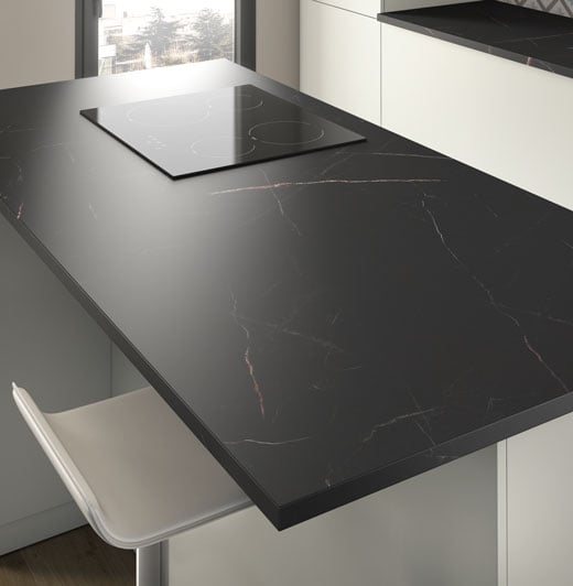 socooc-cuisines-equipees-plan-de-travail-marbre-noir