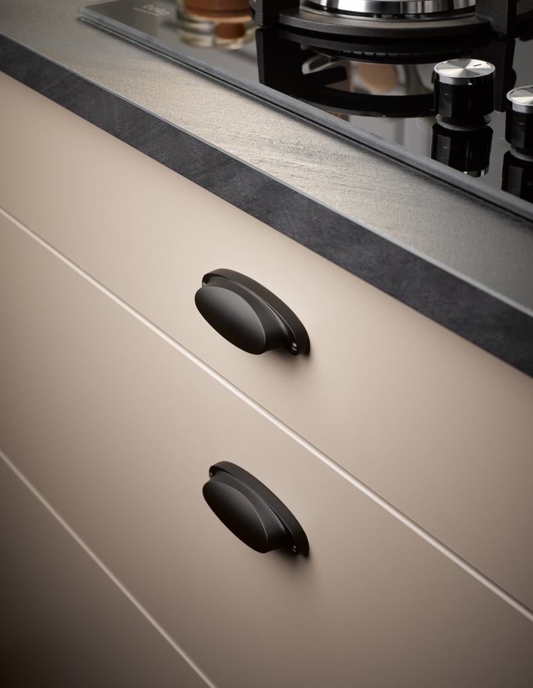 socooc-cuisines-%C3%A9quip%C3%A9es-poign%C3%A9e-coki-noir-mat