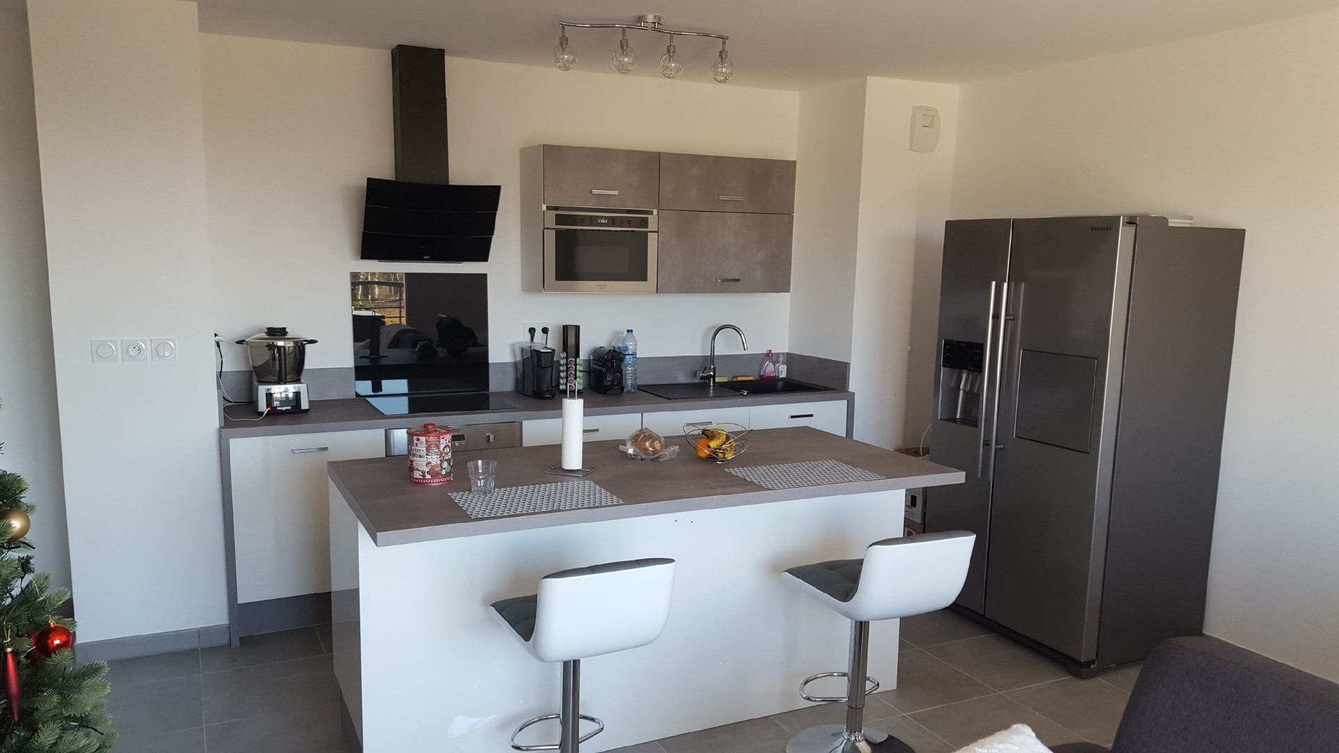 la-cuisine-de-mr-et-mme-v-une-cuisine-equipee-par-socooc-marseille-la-valentine