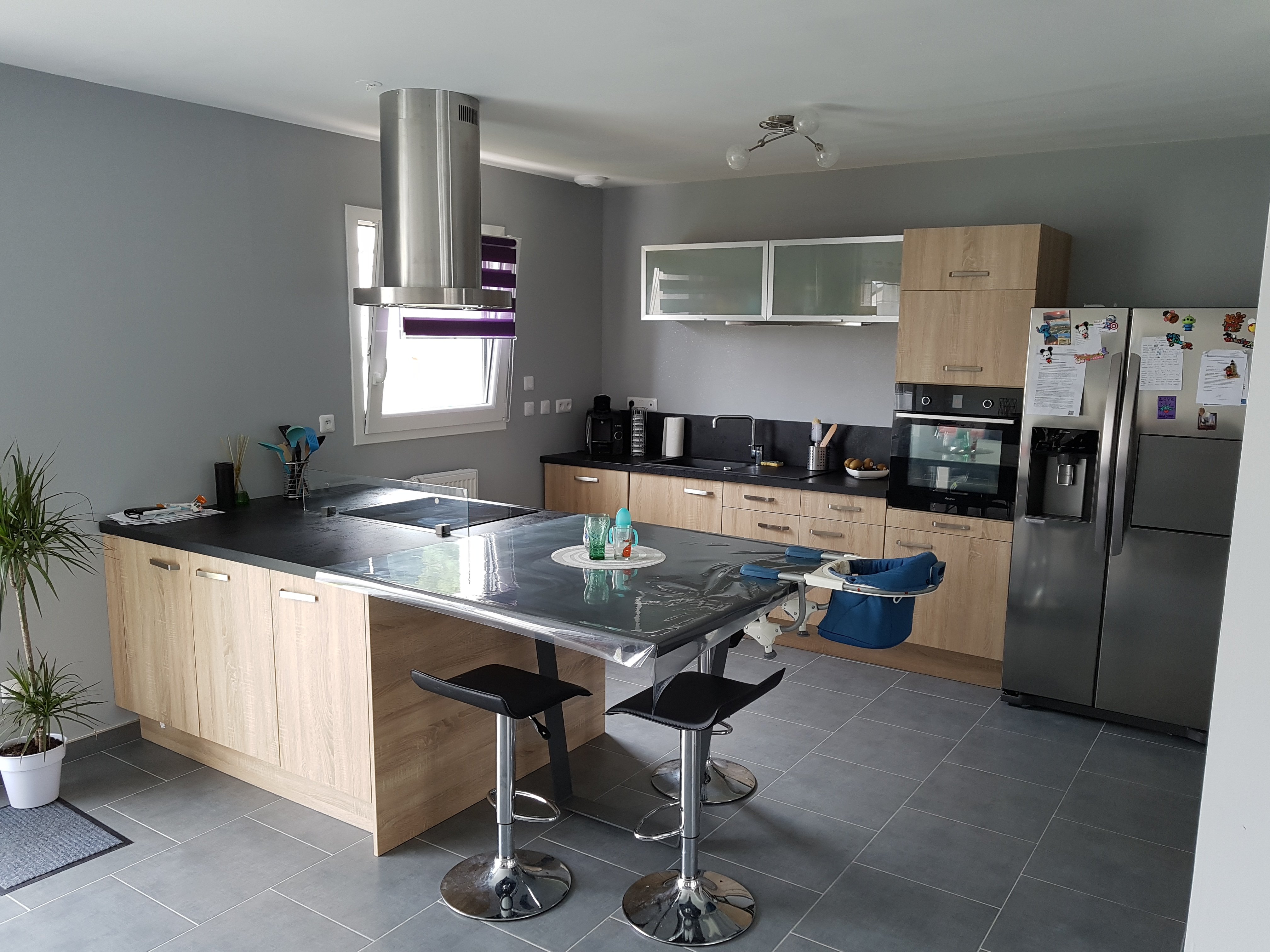 cuisine-moderne-bois-avec-coin-repas-une-cuisine-equipee-par-socooc-lens