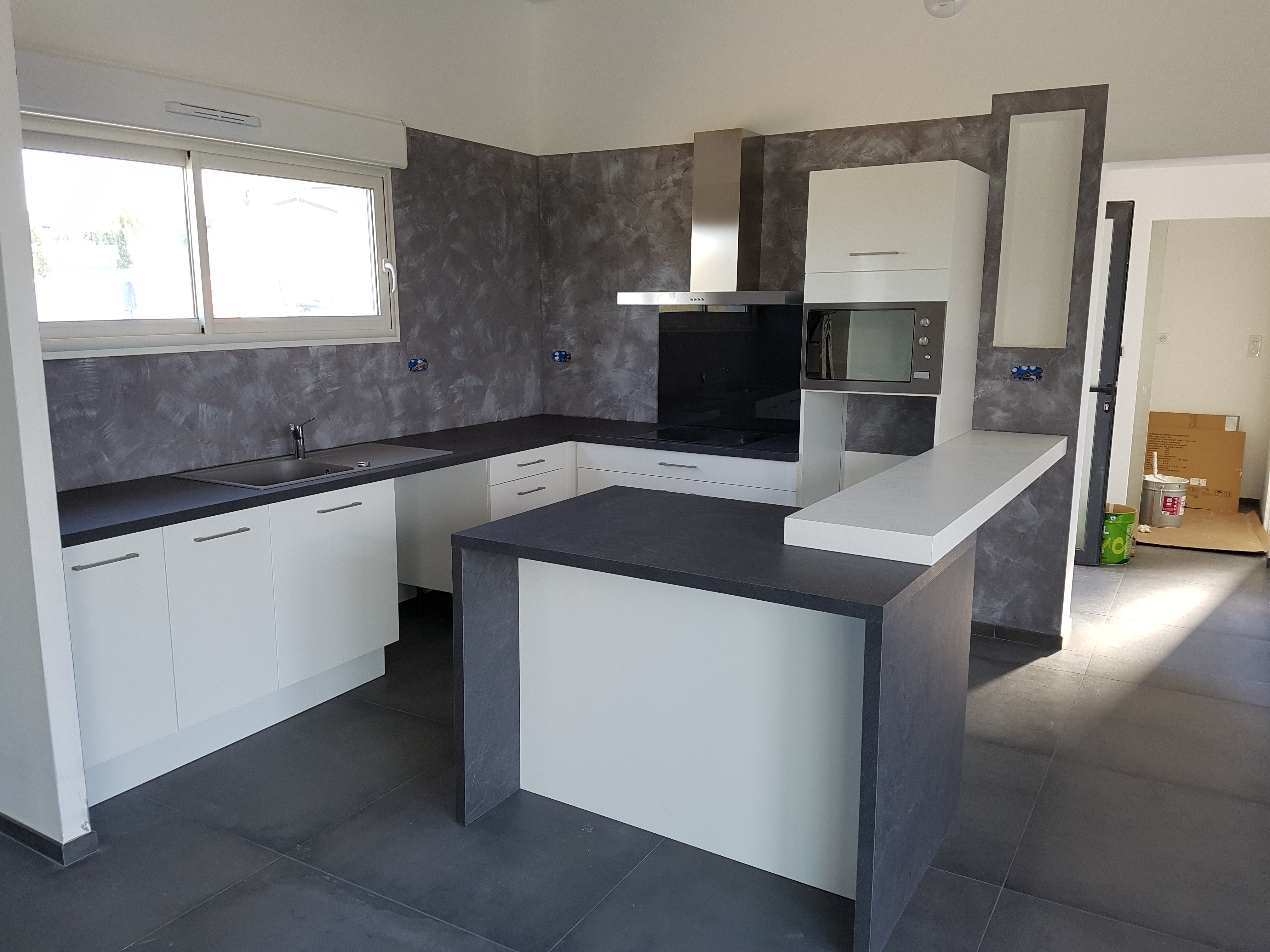 cuisine-equipee-avec-ilot-une-cuisine-equipee-par-socooc-montauban