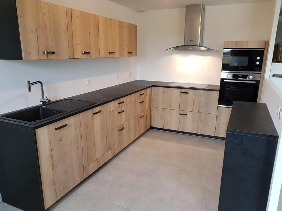 cuisine-anthracite-et-chene-vintage-une-cuisine-equipee-par-socooc-toulouse-nord