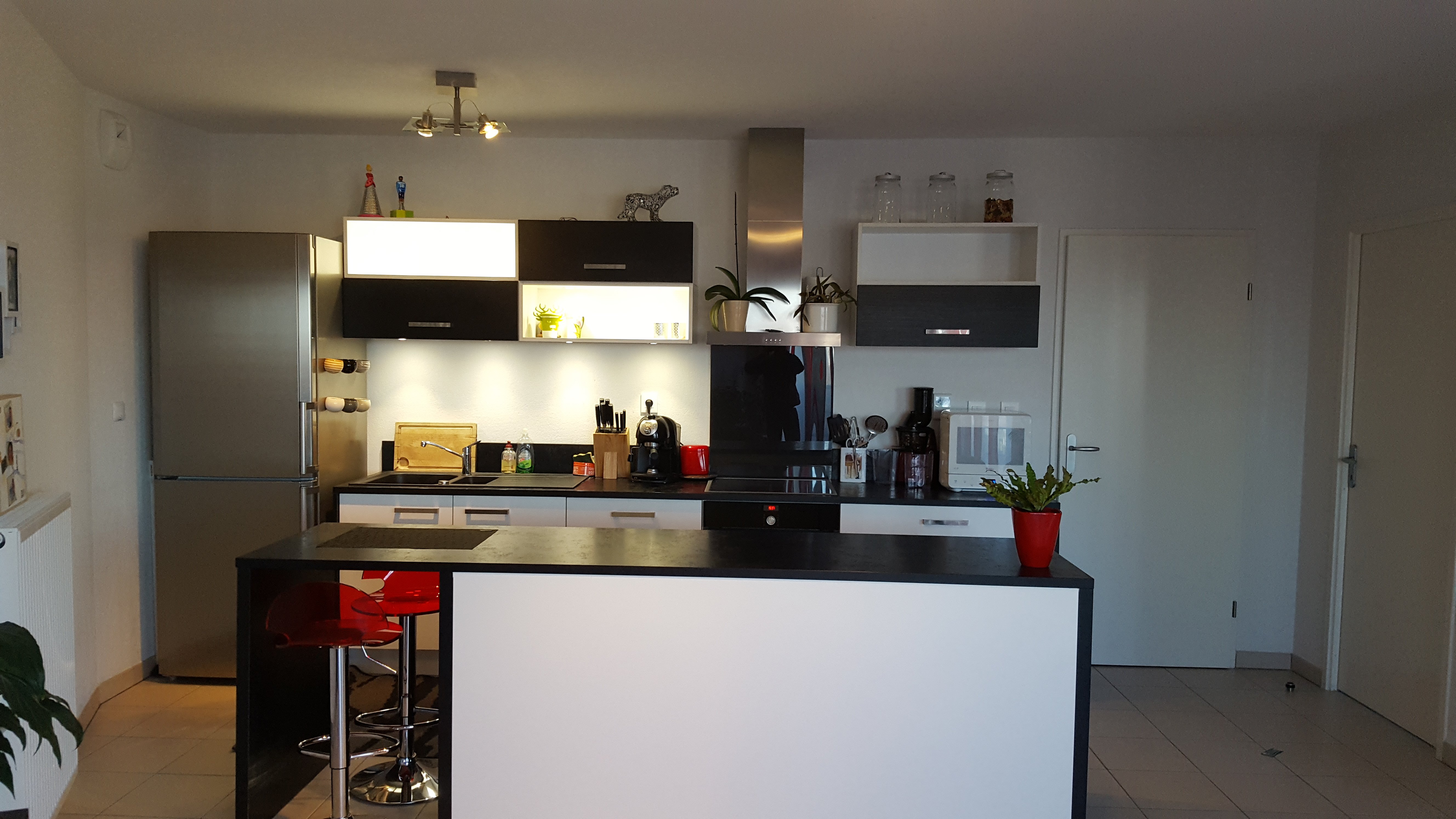 noir-blanc-une-cuisine-equipee-par-socooc-toulouse-nord