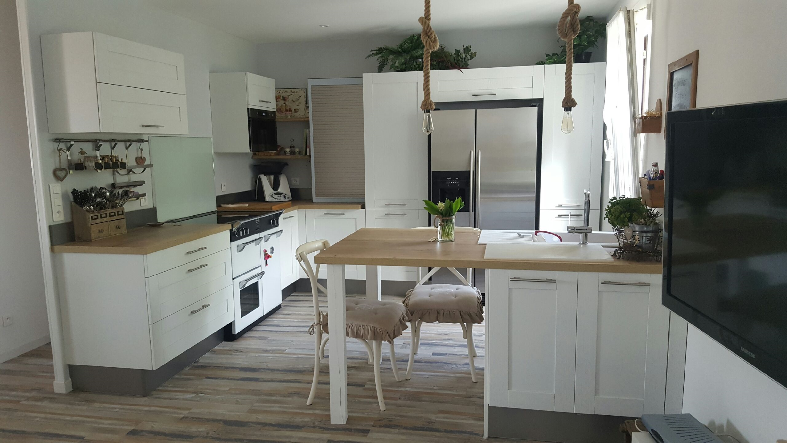 cuisine-rustique-et-moderne-une-cuisine-equipee-par-socooc-nancy-fleville