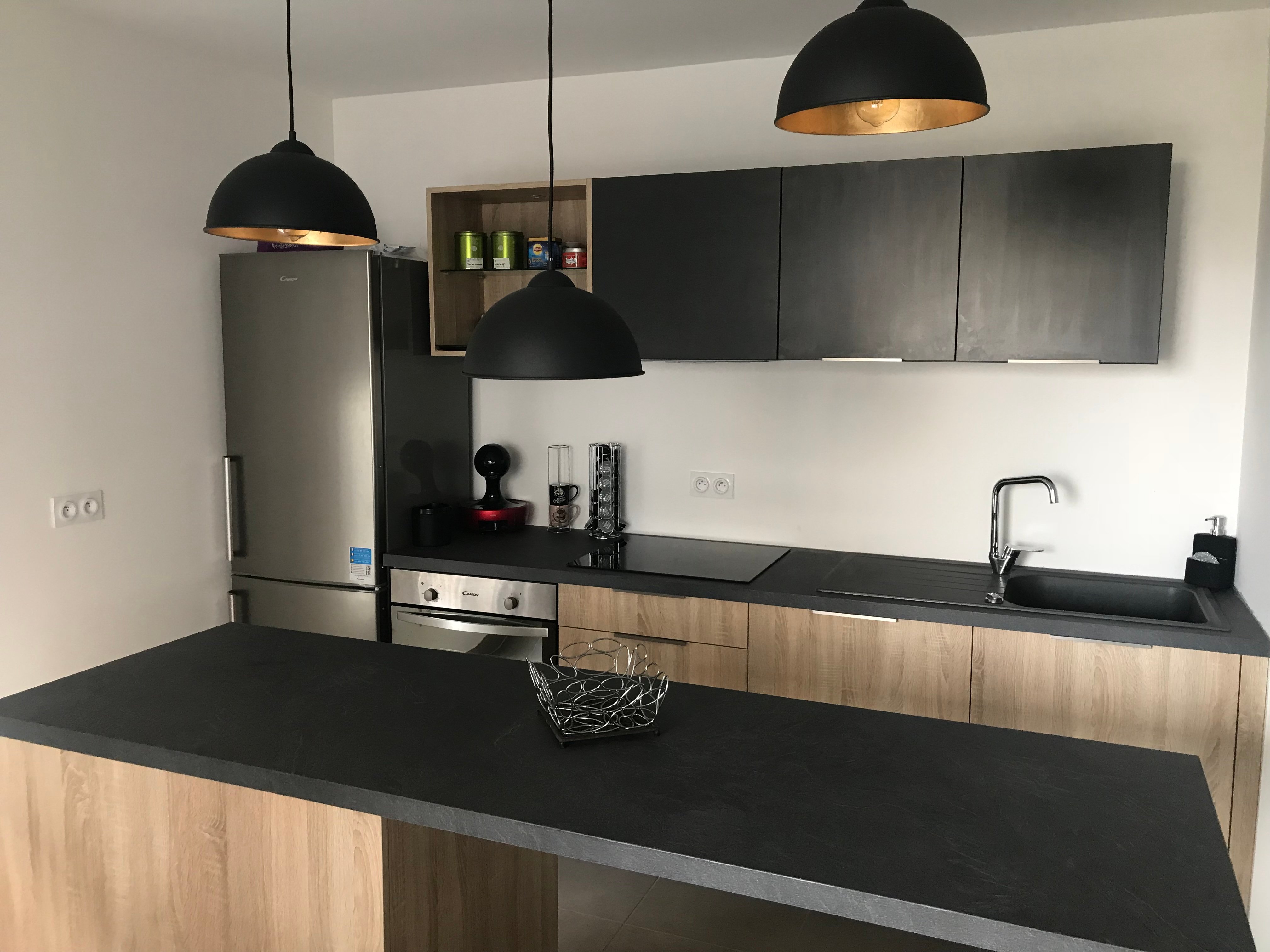 un-bel-accord-de-coloris-une-cuisine-equipee-par-socooc-lyon-saint-priest