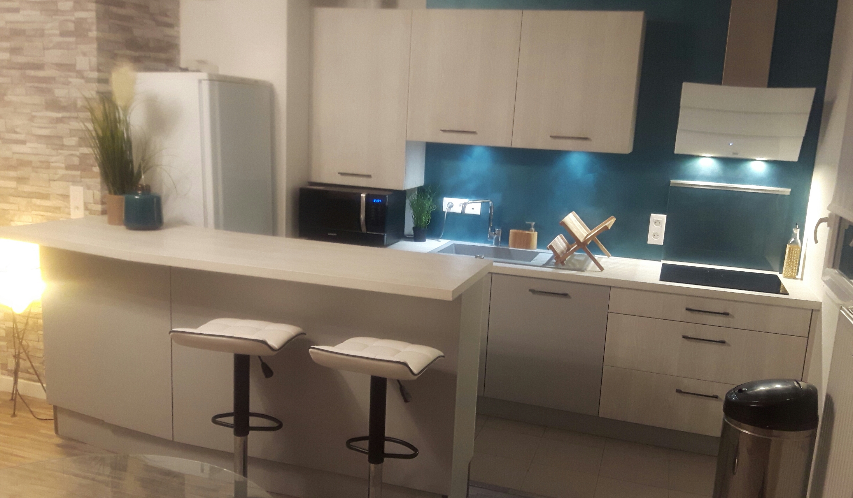 espace-cuisine-equipee-chez-laura-une-cuisine-equipee-par-socooc-ste-genevieve-des-bois