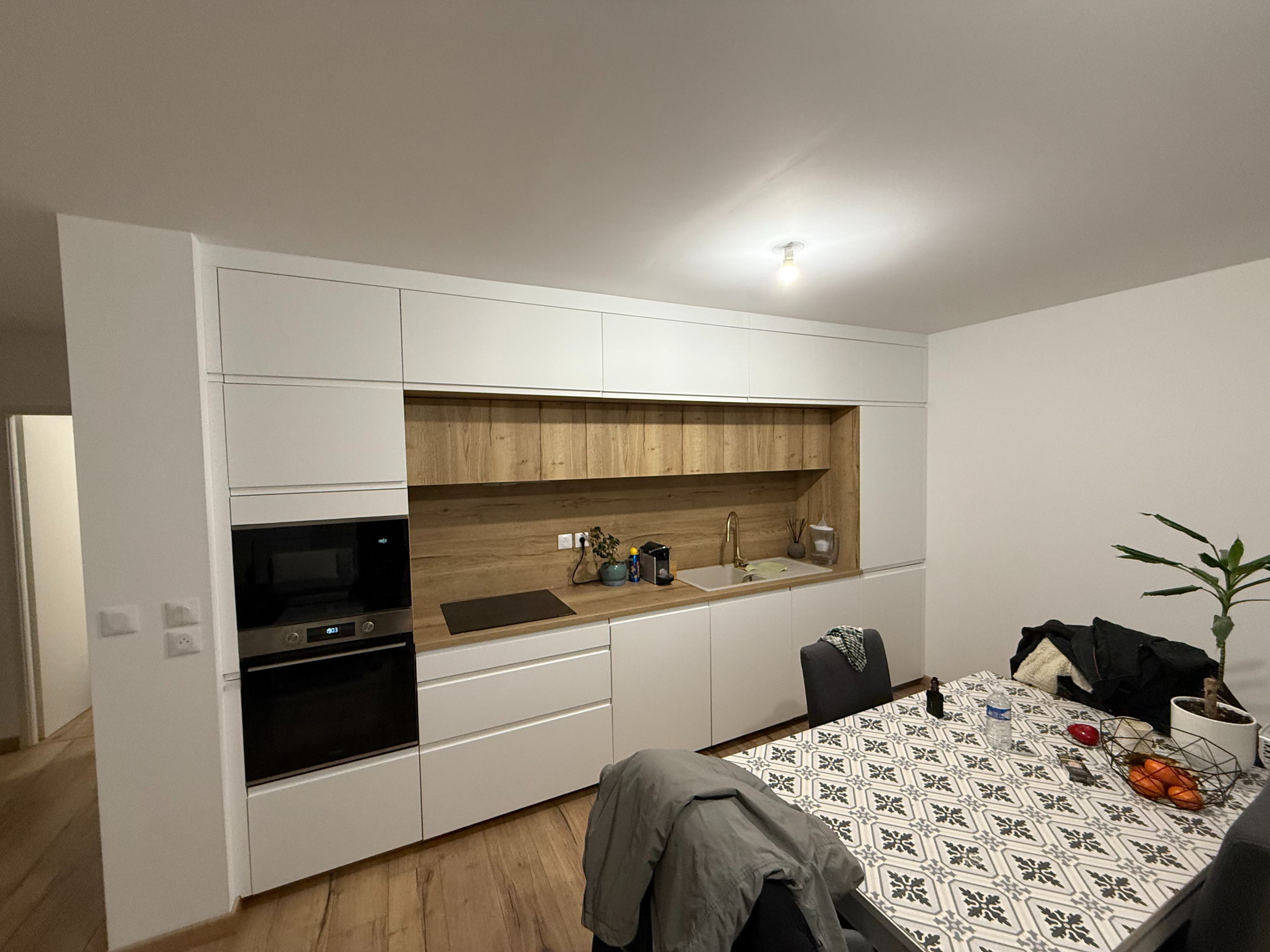 cuisiniste%20marseille%20centre%20ville%20lin%C3%A9aire%20blanc%20et%20bois