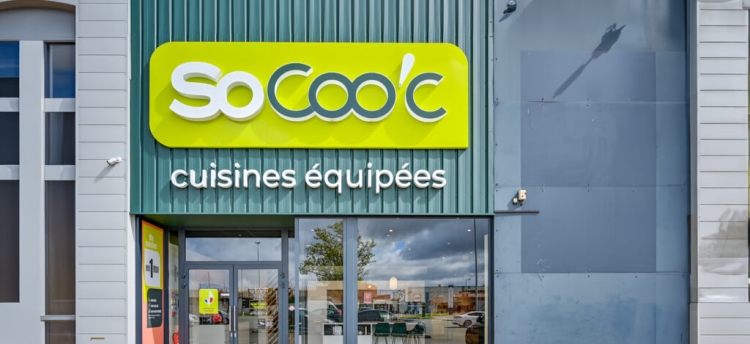 bandeau_magasin_gauche-socooc-cuisines-equipees-ormesson-fa%C3%A7ade%20%281%29