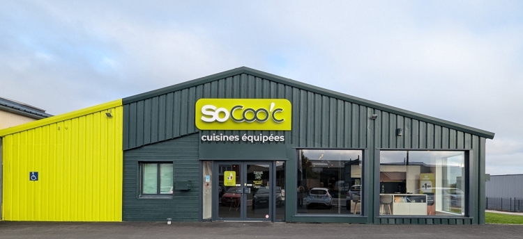 bandeau_magasin_gauche-socooc-cuisines-equipees-facade-saint-lo