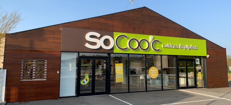 bandeau_magasin_gauche-socooc-cuisines-equipees-facade-1
