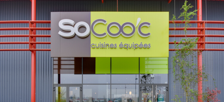 bandeau_magasin_gauche-socooc-cuisines-%C3%A9quip%C3%A9es-bethune-facade-1