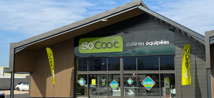 bandeau_magasin_gauche-socooc-cuisines-equipees-facade-amberieu-1