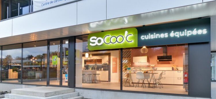 bandeau_magasin_gauche-socooc-cuisines-equipees-lyonsaintgenis-fa%C3%A7ade%202