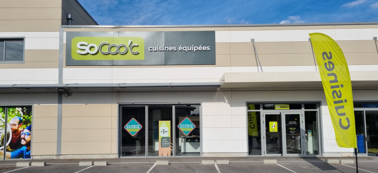 bandeau_magasin_gauche-socooc-cuisines-equipees-facade-manosque