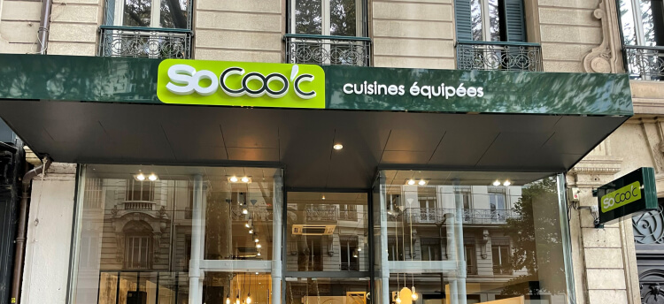 bandeau_magasin_gauche-socooc-cuisines-equipees-lyonliberte-fa%C3%A7ade%203
