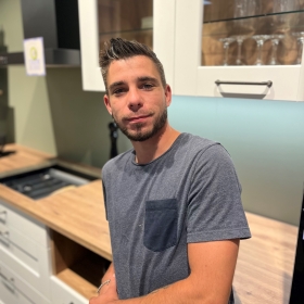 vignette_kitchener-K%C3%A9vin%20poseur_0