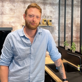 vignette_kitchener-thumbnail_9858804A-1E3C-426F-B3D3-D7C127301B6A