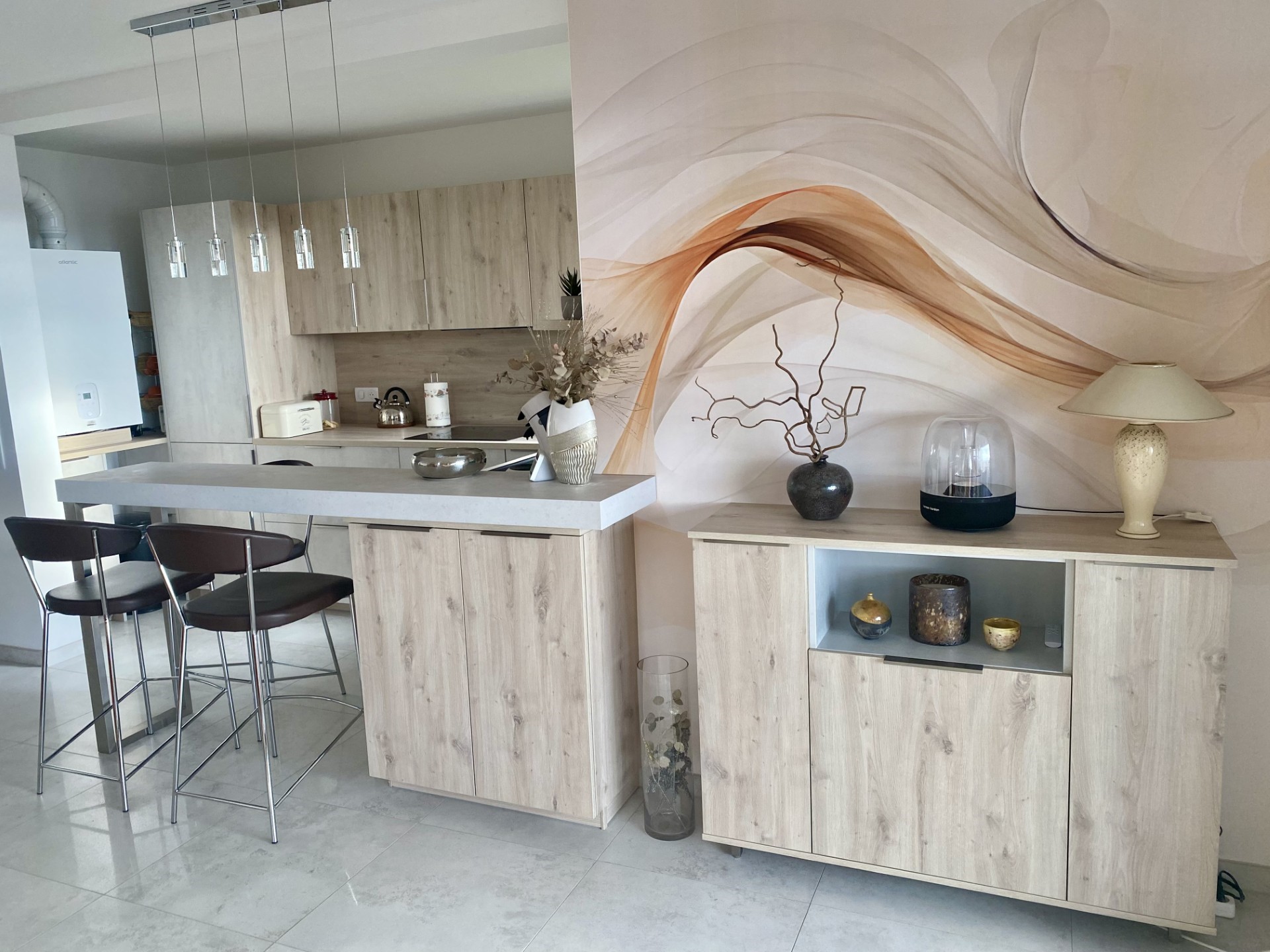 Cuisine en U avec retour ilot et meuble de rangement