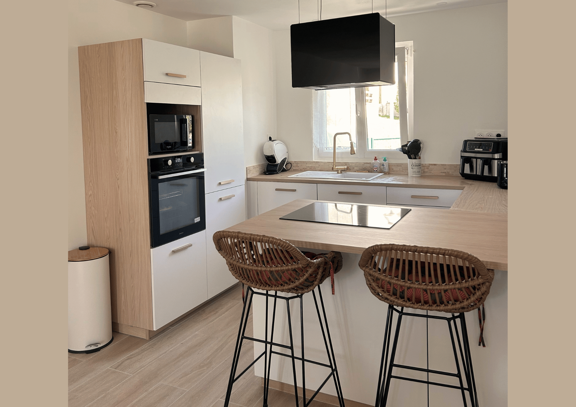 Places assises cuisine colonnes four