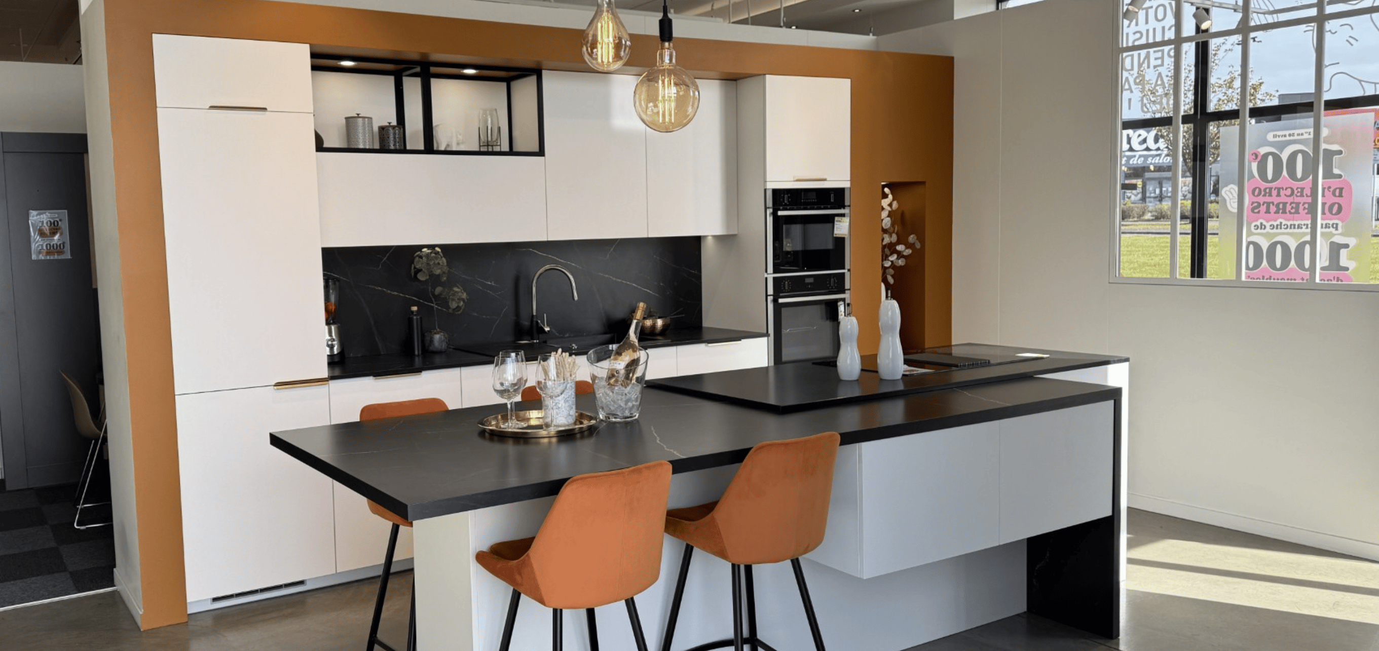 Cuisine blanche et noire en ilot 