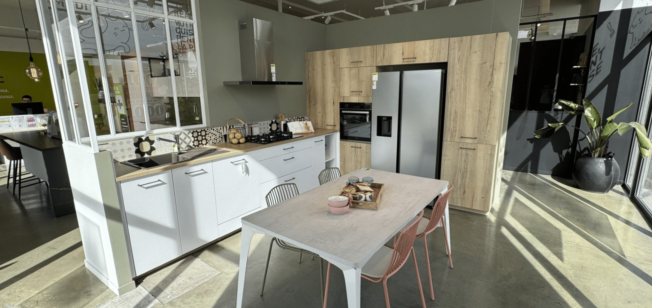 cuisine en L blanche et bois 