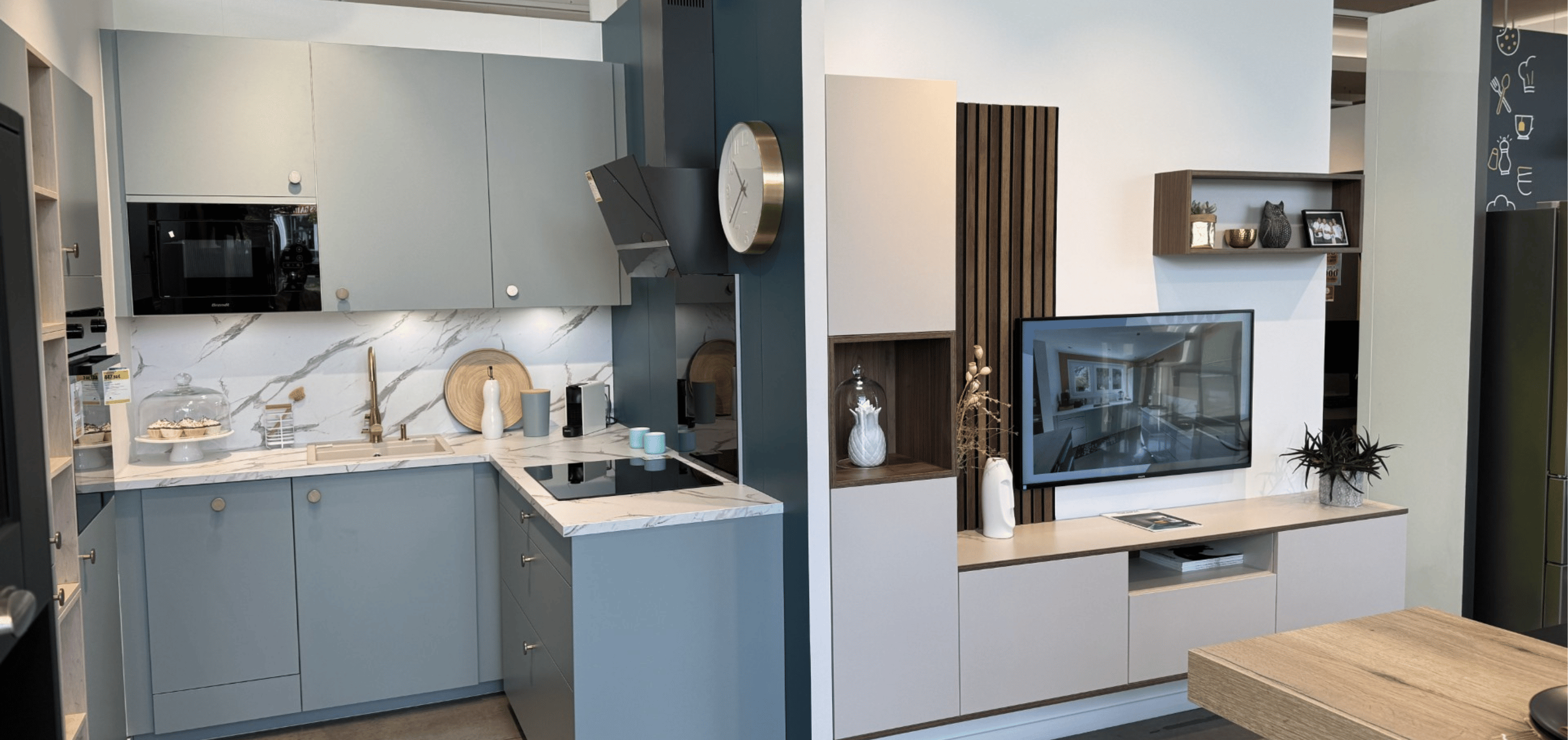 cuisien en U petit espace bleu azure 