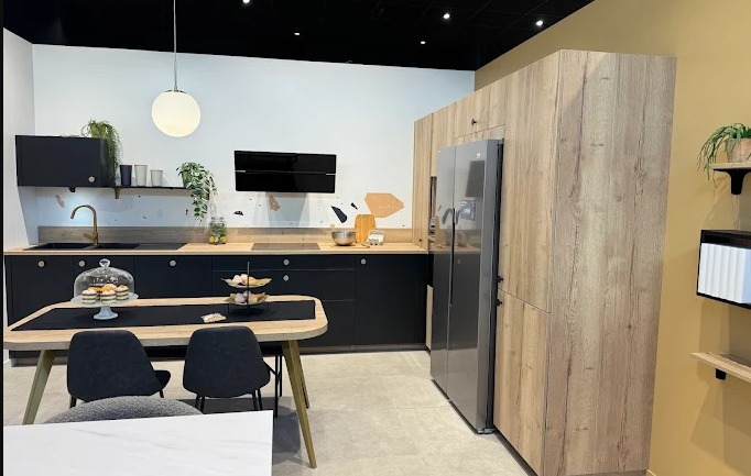 Cuisine noire et bois, industrielle, tendance