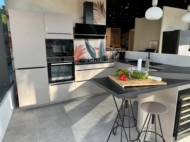 Cuisine en U avec espace repas