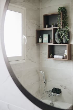 salle-de-bains-design-perene-luxe-moderne-niche-bois_0 salle-de-bains-design-perene-luxe-moderne-niche-bois_0