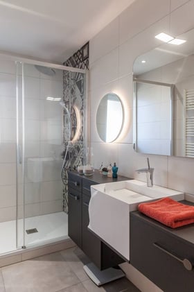 Perene-colmar-salle-de-bains_chic-noir-blanc