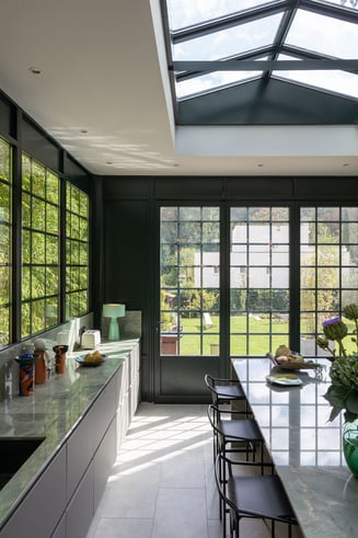 Cuisine-verriere-lumineuse-Perene