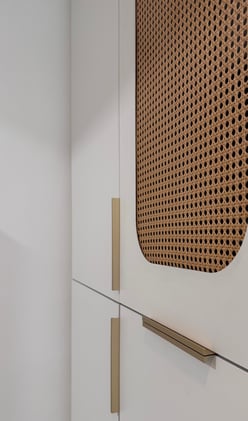 cuisine-blanche-bois-cannage-sur-mesure-perene-belfort-2 cuisine-blanche-bois-cannage-sur-mesure-perene-belfort-2