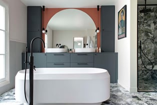 salle-de-bain-design-coloree-perene